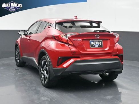 Used 2022 Toyota C-HR XLE image 5