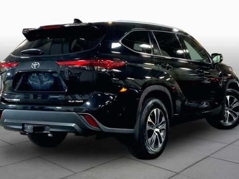 Used 2022 Toyota Highlander XLE AWD/4WD image 13