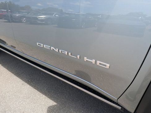 Used 2024 GMC Sierra 2500 Denali w/ Denali Reserve Package AWD/4WD image 13
