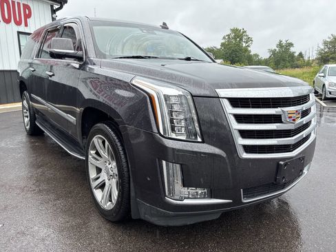 Used 2017 Cadillac Escalade ESV Luxury AWD/4WD image 4