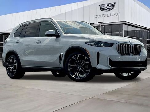 Used 2024 BMW X5 xDrive40i w/ Parking Assistance Package AWD/4WD image 2