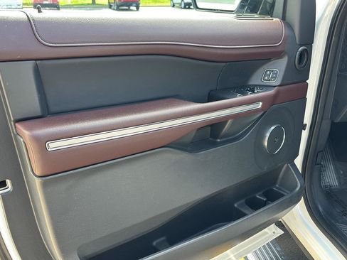 Used 2023 Ford Expedition Limited AWD/4WD image 10