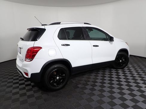 Used 2018 Chevrolet Trax LT w/ LT Convenience Package FWD image 16