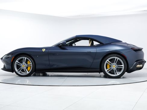 Certified 2025 Ferrari Roma Spider RWD image 4