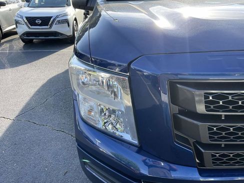 Used 2022 Nissan Titan SV AWD/4WD image 16