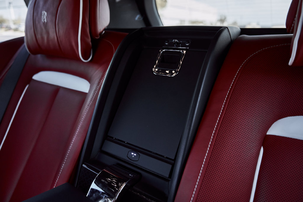 Used 2024 Rolls-Royce Cullinan Black Badge w/ Dark Exterior Package AWD/4WD image 63