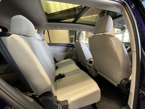 Used 2023 Volkswagen Tiguan SE w/ Panoramic Sunroof Package image 19