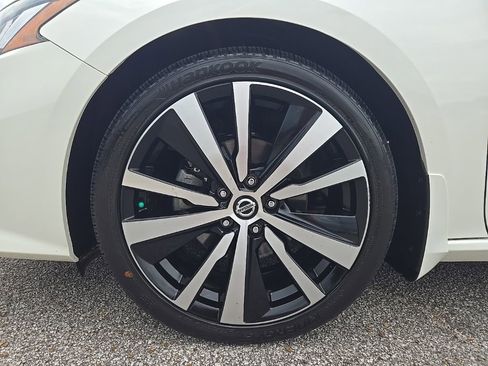 Used 2020 Nissan Altima 2.5 SR w/ Premium Package FWD image 23