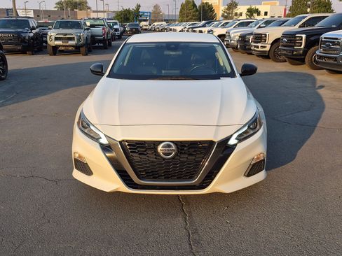 Used 2020 Nissan Altima 2.5 SR FWD image 11