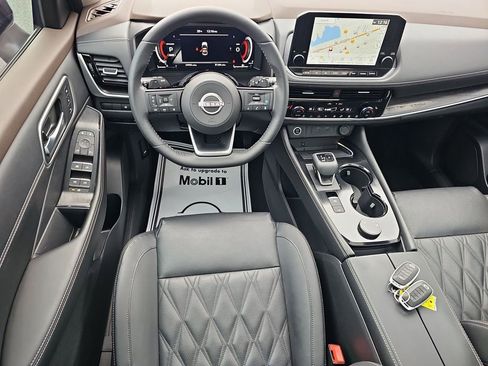 Used 2023 Nissan Rogue Platinum w/ Platinum Premium Package image 32