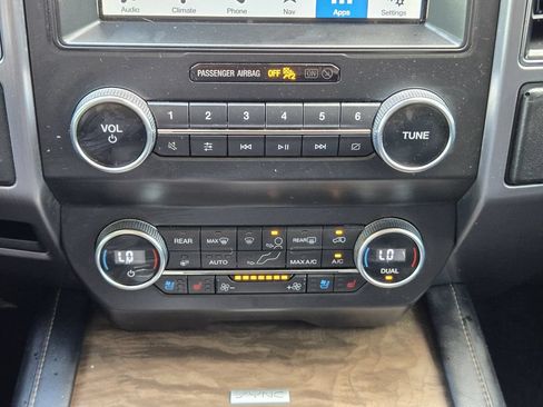 Used 2019 Ford Expedition Platinum RWD image 16