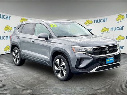 Used 2023 Volkswagen Taos SE w/ Panoramic Sunroof Package