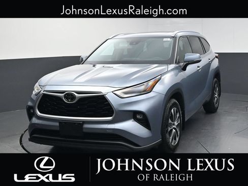 Used 2021 Toyota Highlander XLE AWD/4WD image 5