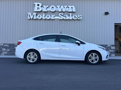 Used 2016 Chevrolet Cruze LT FWD image 2