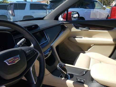 Used 2017 Cadillac XT5 Premium Luxury w/ Driver Assist Package image 22