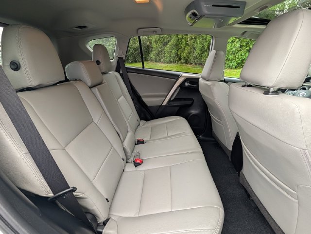 Used 2015 Toyota RAV4 XLE FWD image 28