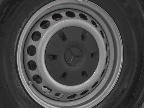 Used 2025 Mercedes-Benz Sprinter 2500 image 31