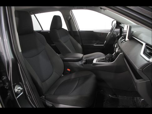 Used 2025 Toyota RAV4 LE AWD/4WD image 18