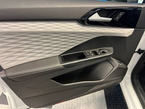 Certified 2024 Volkswagen Taos S FWD image 7