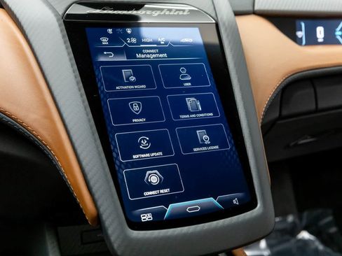 Used 2024 Lamborghini Revuelto image 16