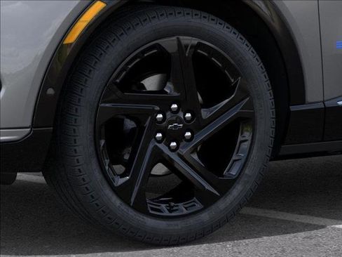 New 2025 Chevrolet Equinox EV RS image 9