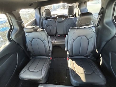 New 2026 Chrysler Pacifica Select image 13