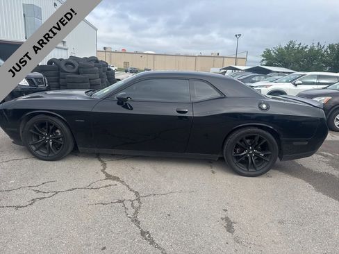 Used 2018 Dodge Challenger R/T w/ Blacktop Package RWD image 8