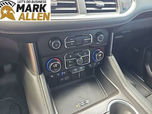 Used 2023 Chevrolet Suburban Premier w/ Premium Package 2 AWD/4WD image 18