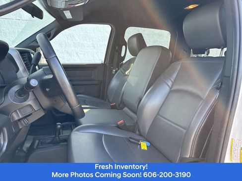 Used 2024 RAM 2500 Tradesman w/ Chrome Appearance Group AWD/4WD image 12