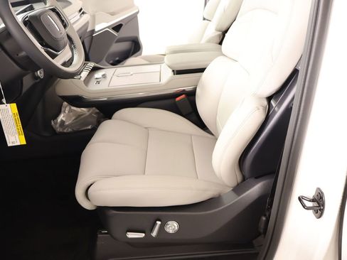 New 2026 Lincoln Navigator Premiere AWD/4WD image 12