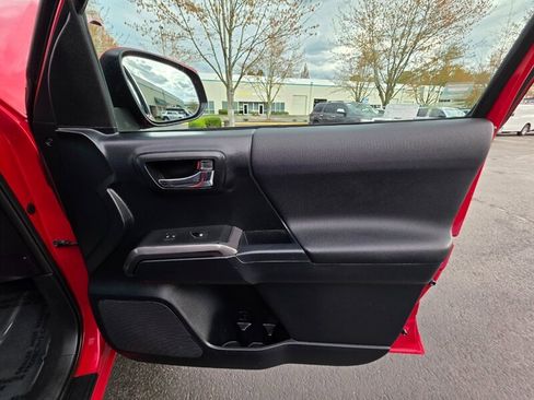 Used 2016 Toyota Tacoma TRD Off-Road w/ Premium & Technology Package image 52