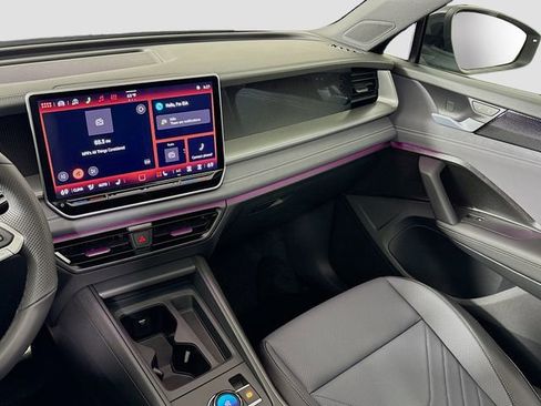 New 2026 Volkswagen Tiguan SE R-Line image 24