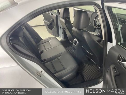 Used 2017 Volkswagen Jetta SE FWD image 16