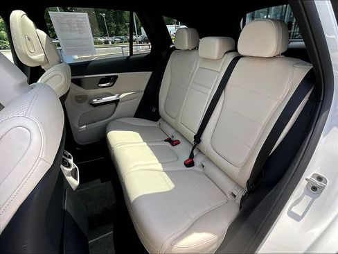 Used 2026 Mercedes-Benz GLC 300 4MATIC image 24
