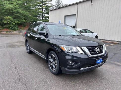 Used 2019 Nissan Pathfinder Platinum image 3