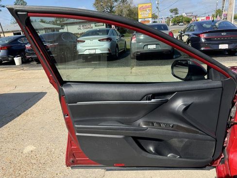 Used 2021 Toyota Camry SE image 12