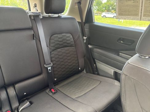 Used 2025 Nissan Pathfinder SV AWD/4WD image 40