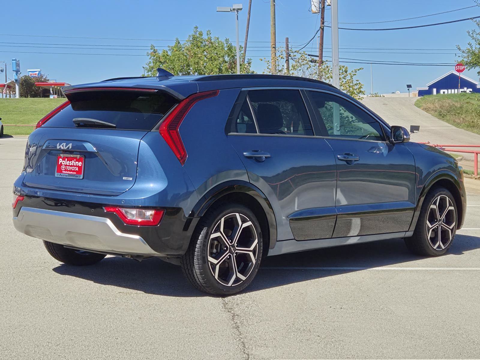 Used 2023 Kia Niro EX Touring FWD image 4