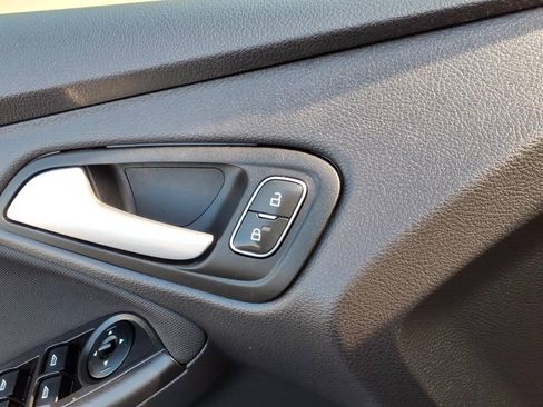 Used 2015 Ford Focus SE w/ SE Ecoboost Package FWD image 28