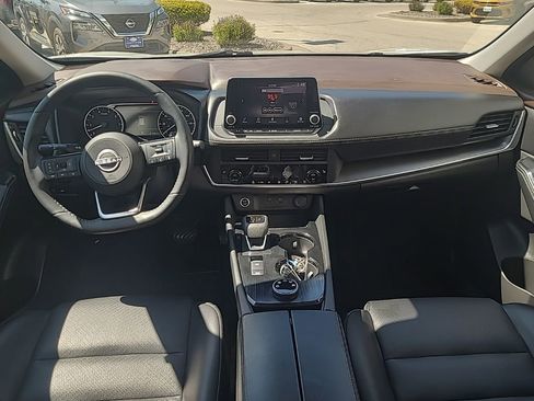 Used 2023 Nissan Rogue SV w/ SV Premium B Package AWD/4WD image 14