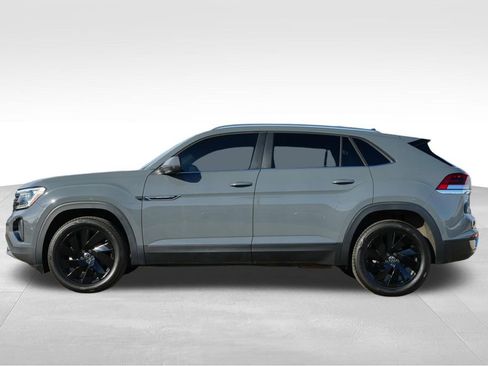 Used 2025 Volkswagen Atlas Cross Sport SE image 4