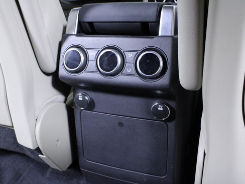 Used 2017 Land Rover Discovery HSE image 16