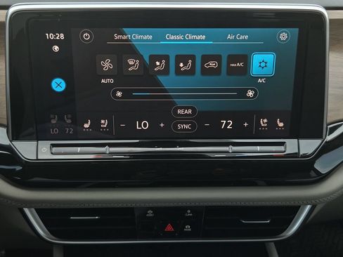 Used 2025 Volkswagen Atlas SE AWD/4WD image 17
