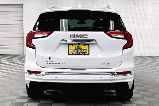 Used 2024 GMC Terrain Denali w/ Denali Premium Package AWD/4WD image 5