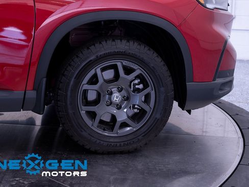 Used 2025 Honda Pilot TrailSport image 56