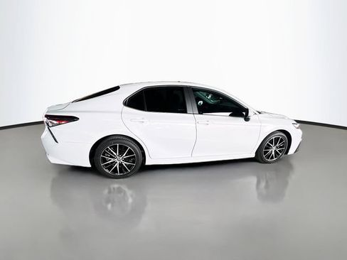 Used 2024 Toyota Camry SE FWD image 9
