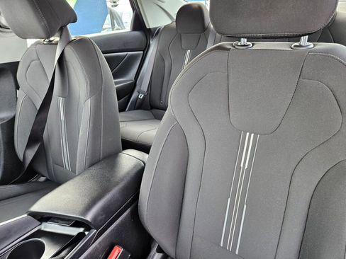 Used 2021 Hyundai Elantra SEL image 11