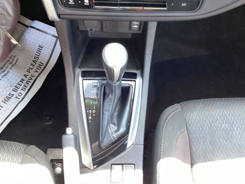 Certified 2018 Toyota Corolla LE FWD image 31