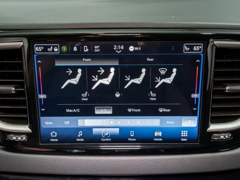 Used 2024 Chrysler Pacifica Touring-L image 19