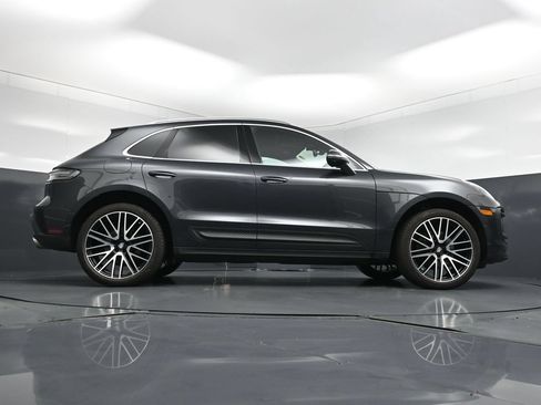 Used 2025 Porsche Macan AWD/4WD image 28